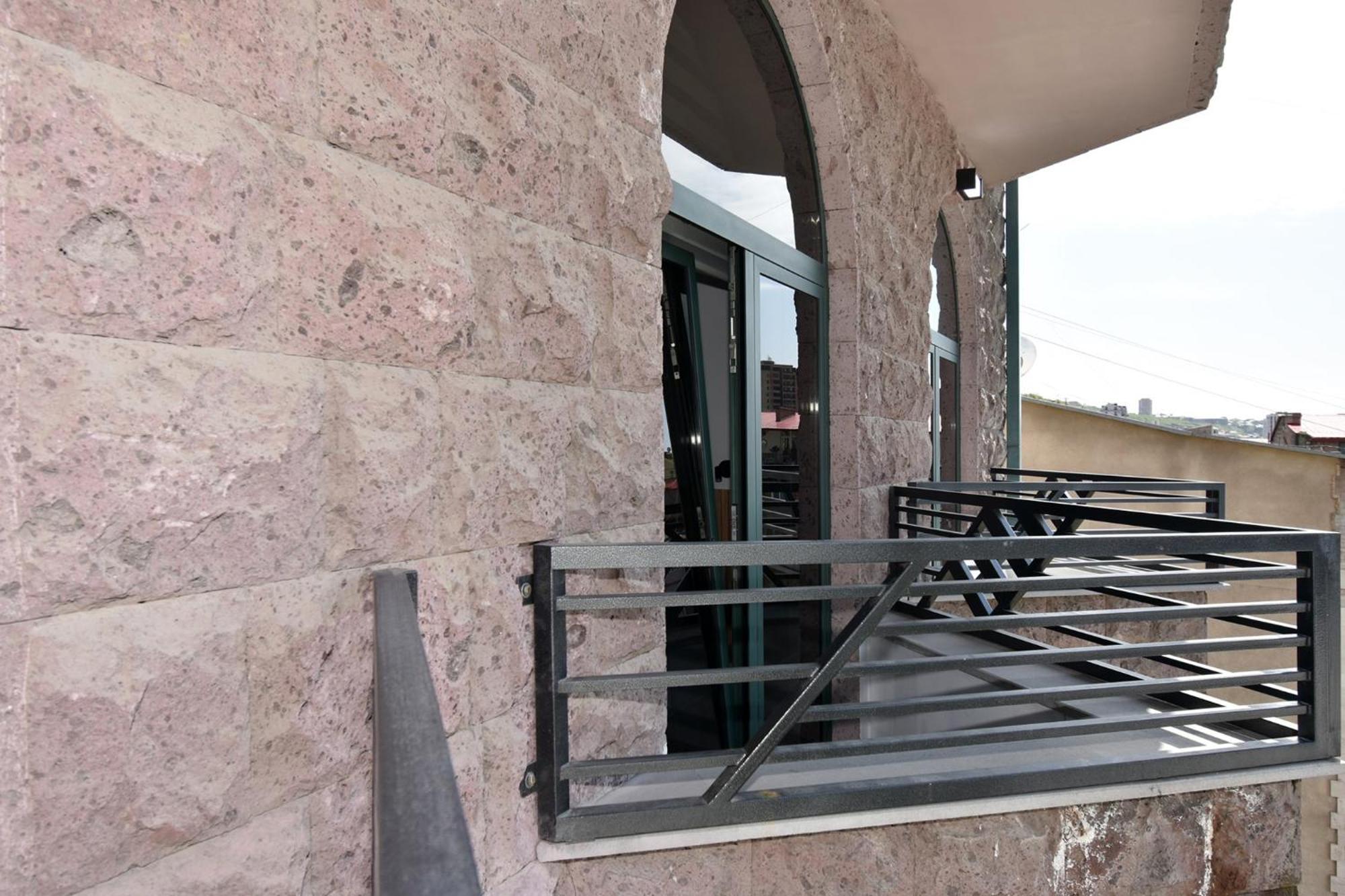 Aygestan Plaza Yerevan Exterior foto